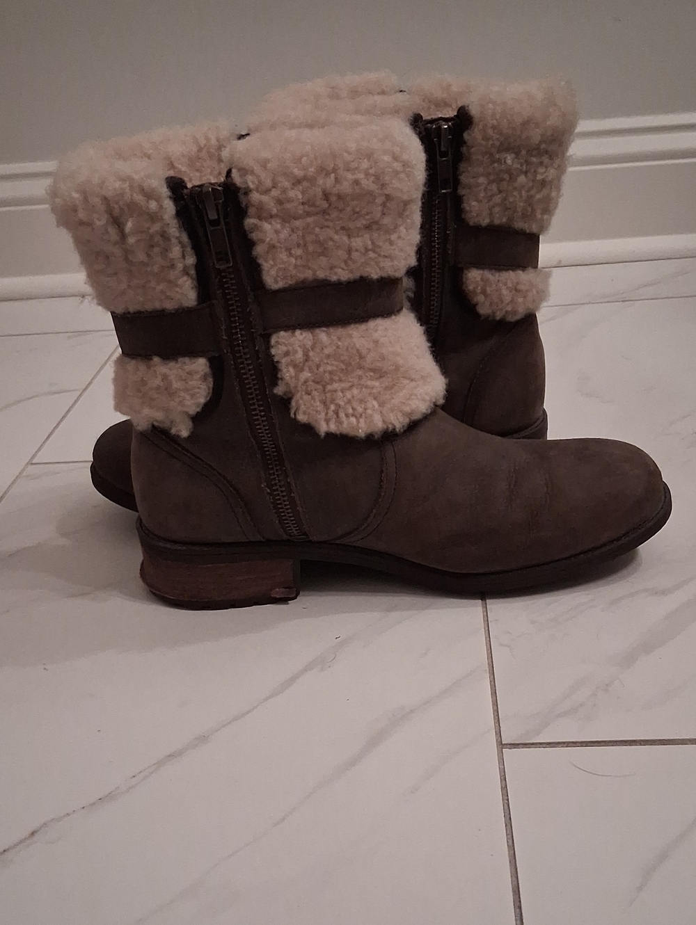 UGG Blayre Leather Shearling Moto Boots Brown Buckle Ankle Winter Boots US 9.5 - Picture 3 of 10
